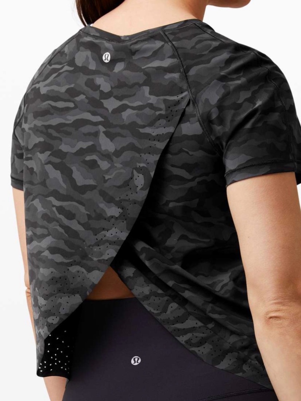 Lululemon Camo Quick Pace Short Sleeve Shirt size 6 (approx)